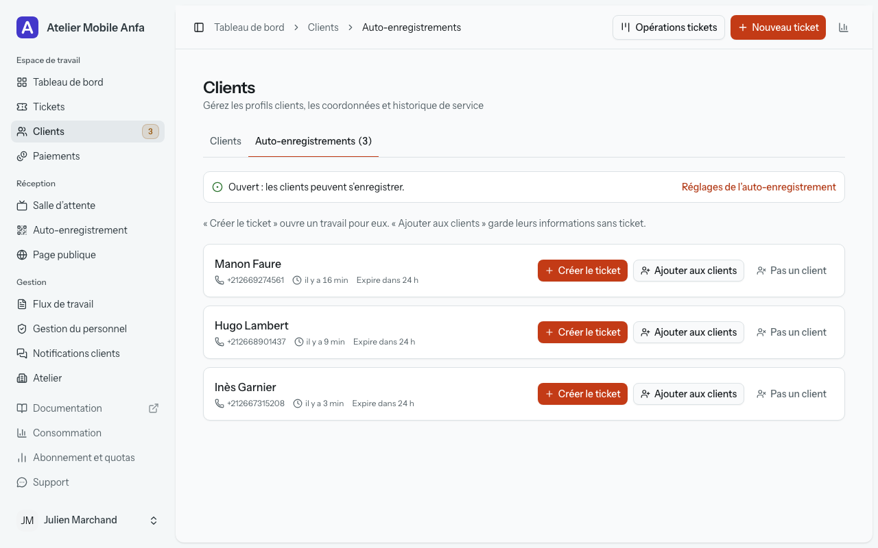Clients › Auto-enregistrements : une ligne par personne en attente, avec Créer le ticket, Ajouter aux clients et Pas un client.