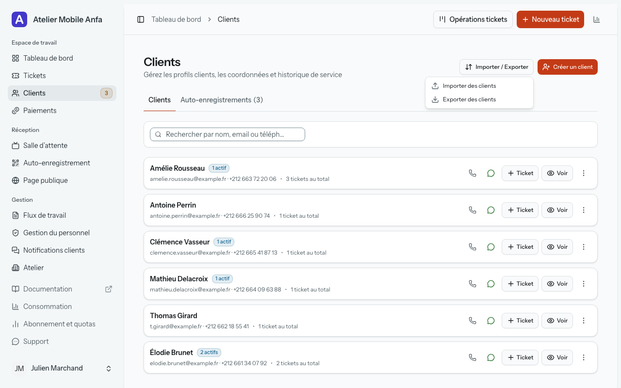 Le haut de la page Clients avec le menu « Importer / Exporter » ouvert sur « Importer des clients » et « Exporter des clients », à côté de « Créer un client ».