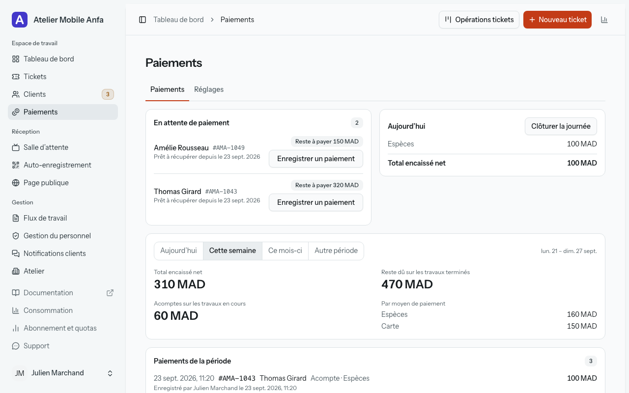 La vue Paiements : « En attente de paiement » en haut avec « Enregistrer un paiement » sur chaque ligne, puis « Aujourd’hui » par moyen, le sélecteur de période, les totaux et le bouton « Exporter en CSV ».