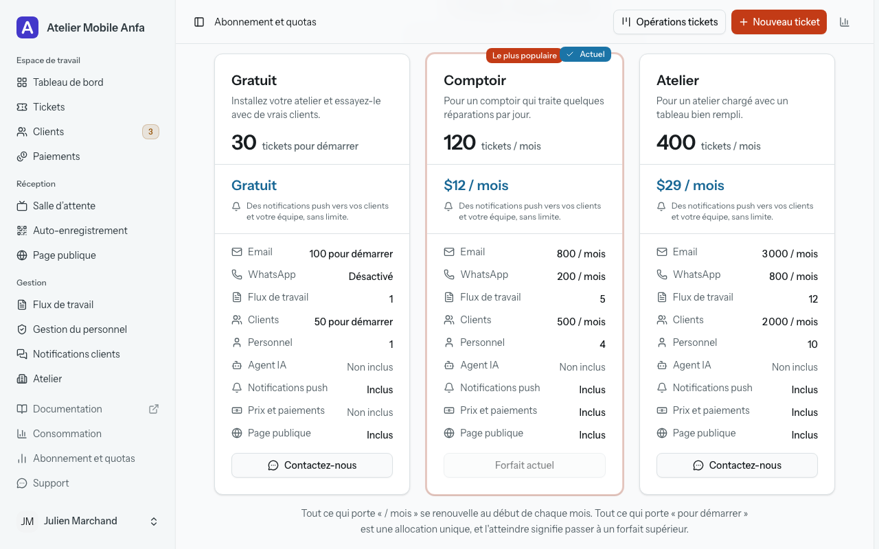 La page Forfaits et quotas montrant les forfaits disponibles côte à côte, chacun avec son chiffre de tickets en tête, son prix, sa liste de limites et la ligne « Prix et paiements ».