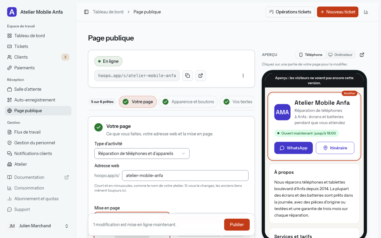 Le studio de la page publique : en haut, la carte d’état avec « En ligne », l’adresse de la page, les boutons pour copier et ouvrir et le menu Plus d’actions ; dessous, une rangée d’étapes précédée de « 5 sur 6 prêtes », avec l’étape 1, « Votre page », ouverte en dessous ; la barre d’action en bas avec Publier ; et, à droite, un aperçu de la page au format téléphone, dont le haut est entouré pour la modification.