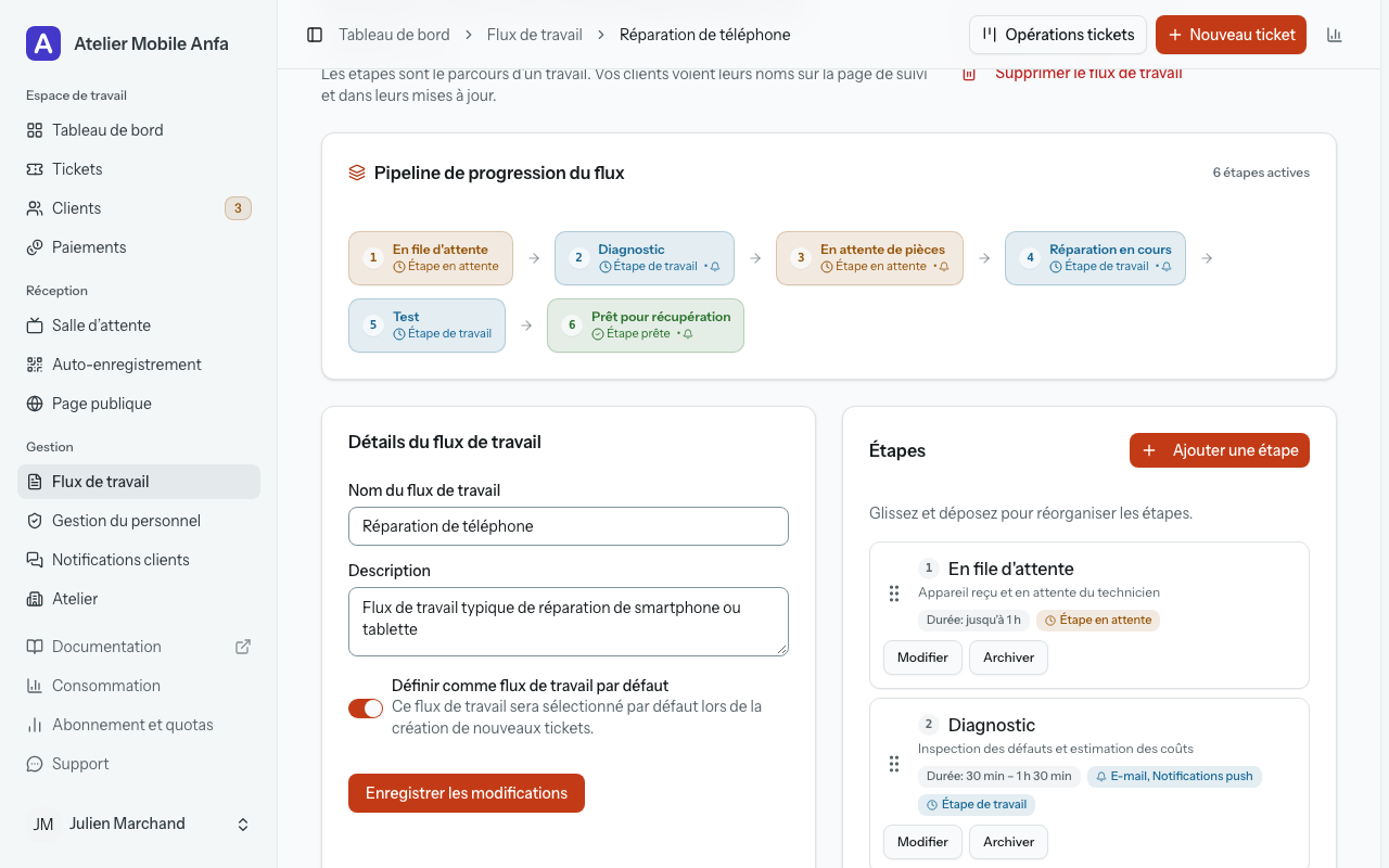 L'éditeur de flux de travail affichant la liste des étapes, avec les étiquettes de durée, de notification et d'approbation sur chacun.
